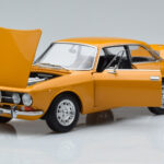 Alfa Romeo 1750 GTV Yellow Norev 1:18 - image 2 of 7