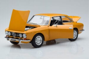 Alfa Romeo 1750 GTV Yellow Norev 1:18 187910 Diecast — photo 2 of 7
