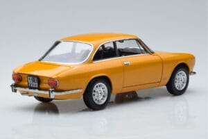 Alfa Romeo 1750 GTV Yellow Norev 1:18 187910 Diecast — photo 3 of 7