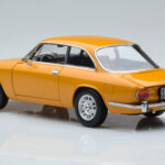 Alfa Romeo 1750 GTV Yellow Norev 1:18 - image 6 of 7