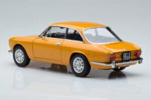 Alfa Romeo 1750 GTV Yellow Norev 1:18 187910 Diecast — photo 6 of 7