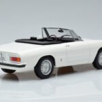Alfa Romeo 2000 Spider White Norev 1:18 - image 2 of 7