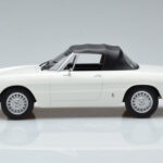 Alfa Romeo 2000 Spider White Norev 1:18 - image 3 of 7