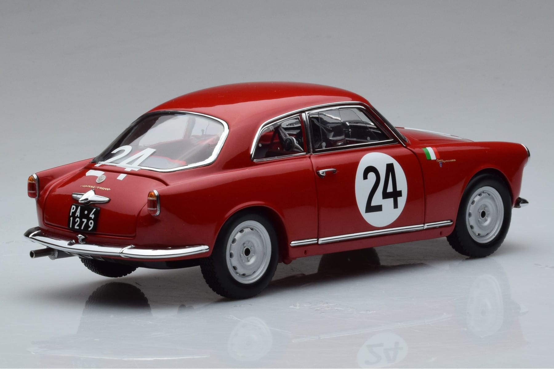 Alfa Romeo Giulietta SV #24 Targa Florio 1958 Kyosho 1:18 08957B Diecast — photo 3 of 9