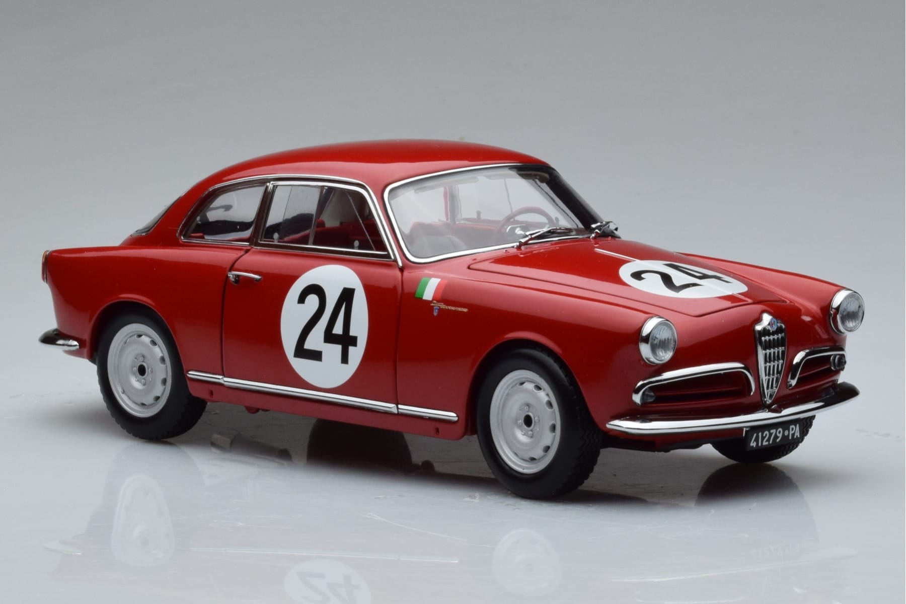 Alfa Romeo Giulietta SV #24 Targa Florio 1958 Kyosho 1:18 08957B Diecast — photo 5 of 9