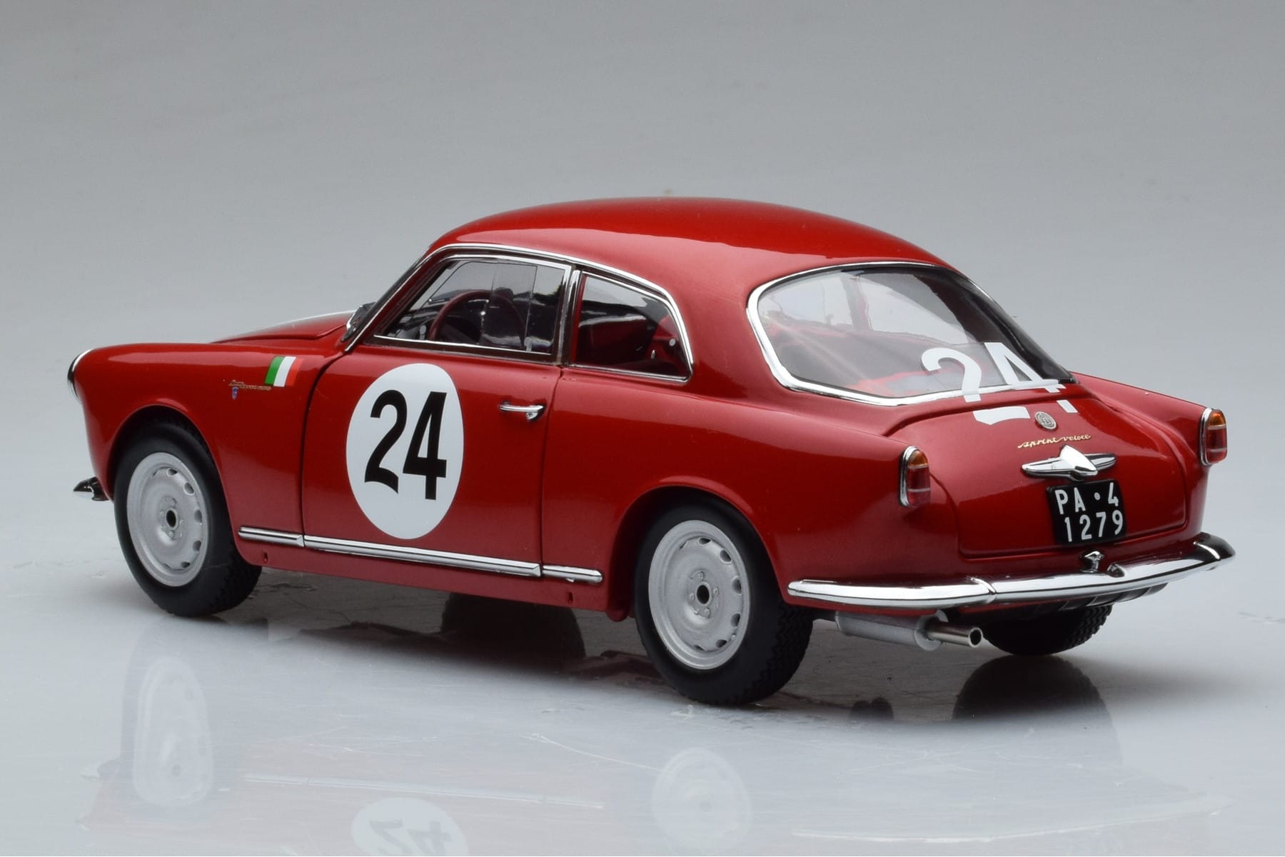 Alfa Romeo Giulietta SV #24 Targa Florio 1958 Kyosho 1:18 08957B Diecast — photo 6 of 9