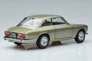 Alfa Romeo GTV 2000 Green Limited Edition Norev 1:18 187913 Diecast — photo 3 of 7