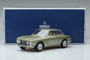 Alfa Romeo GTV 2000 Green Limited Edition Norev 1:18 187913 Diecast — photo 7 of 7