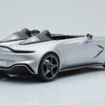 Aston Martin V12 Speedster Silver GT Spirit 1:18 - image 2 of 6