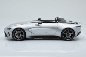 Aston Martin V12 Speedster Silver GT Spirit 1:18 GT430 Resin — photo 3 of 6