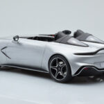 Aston Martin V12 Speedster Silver GT Spirit 1:18 - image 5 of 6