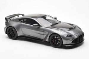 Aston Martin V12 Vantage Magnetic Silver GT Spirit 1:18 GT443 Resin — photo 4 of 6