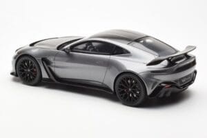Aston Martin V12 Vantage Magnetic Silver GT Spirit 1:18 GT443 Resin — photo 5 of 6