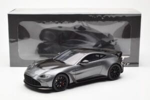 Aston Martin V12 Vantage Magnetic Silver GT Spirit 1:18 GT443 Resin — photo 6 of 6