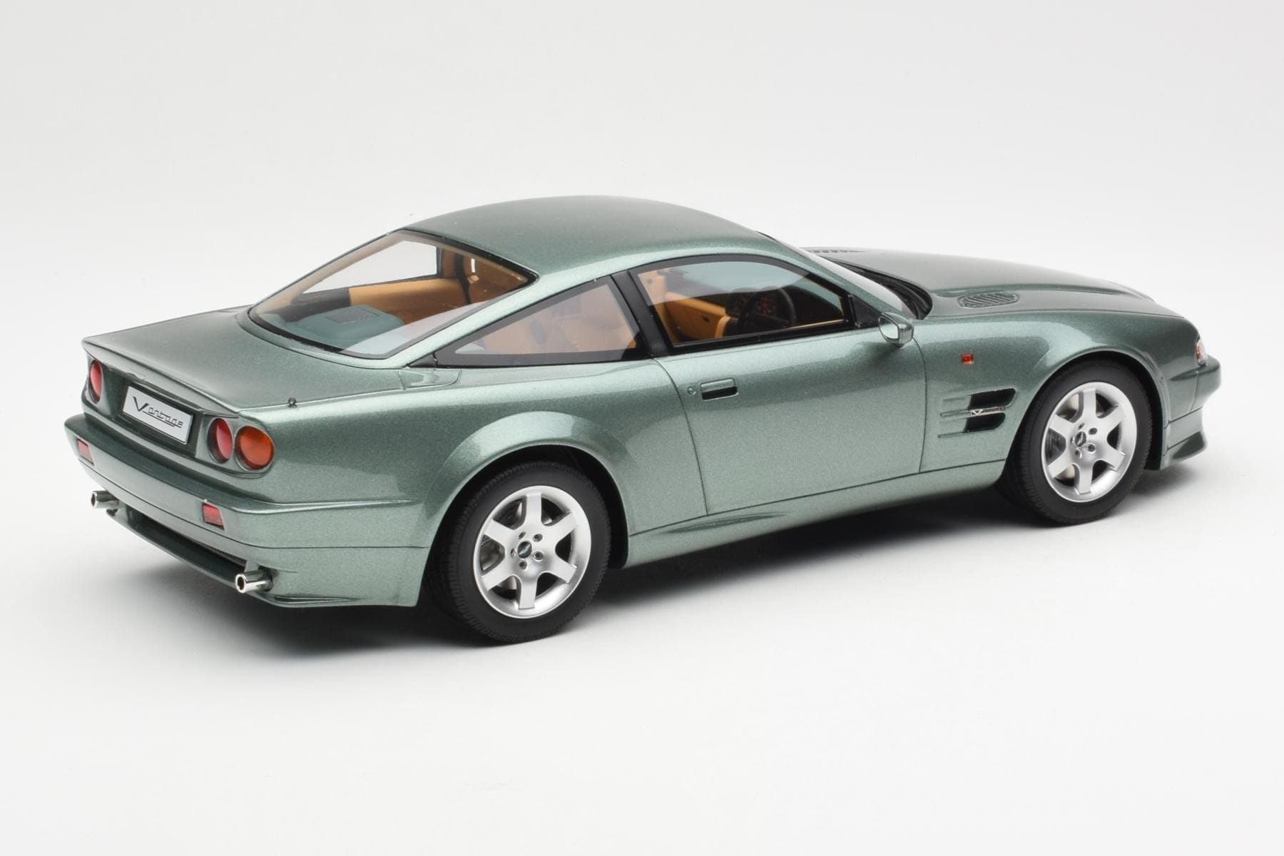 Aston Martin V8 Vantage Green GT Spirit 1:18 GT345 Resin — photo 2 of 6