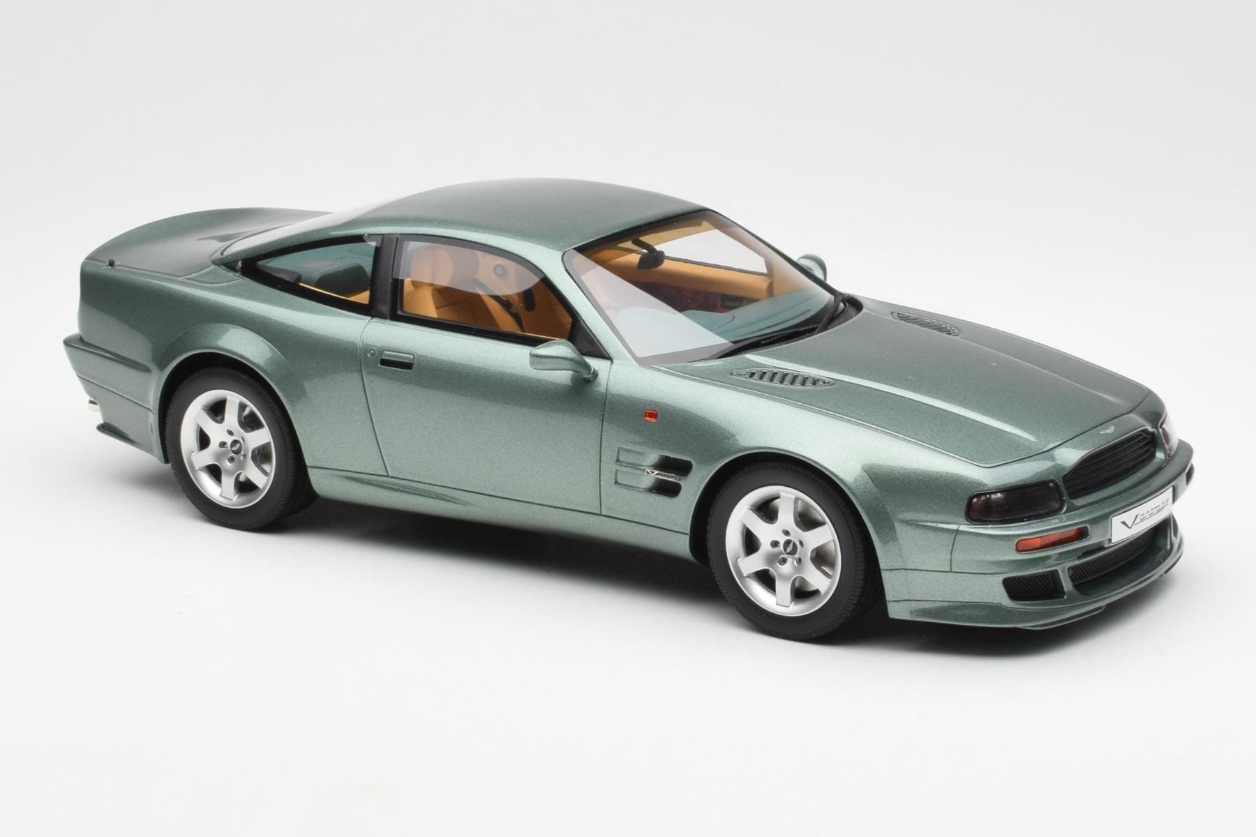 Aston Martin V8 Vantage Green GT Spirit 1:18 GT345 Resin — photo 4 of 6