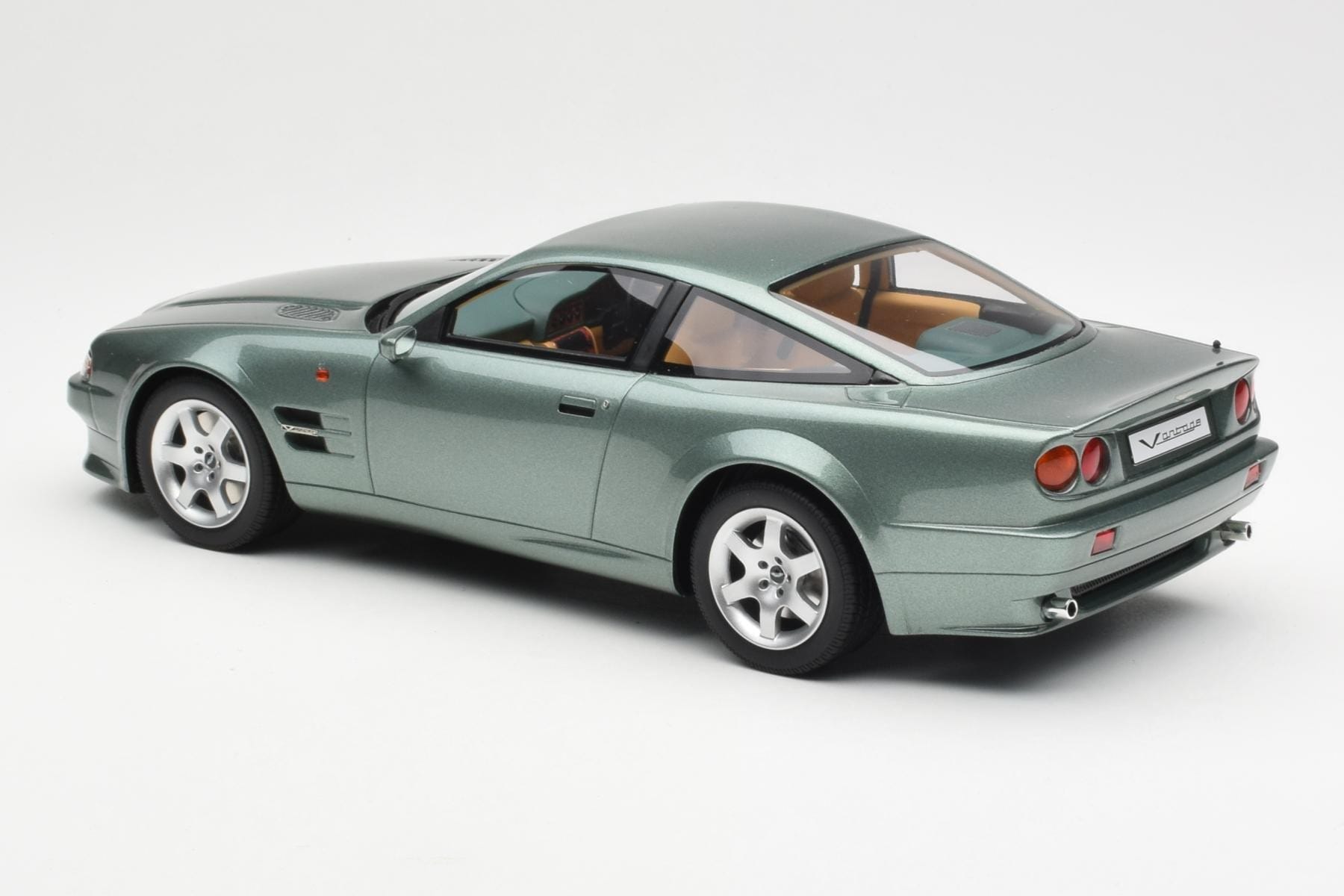 Aston Martin V8 Vantage Green GT Spirit 1:18 GT345 Resin — photo 5 of 6