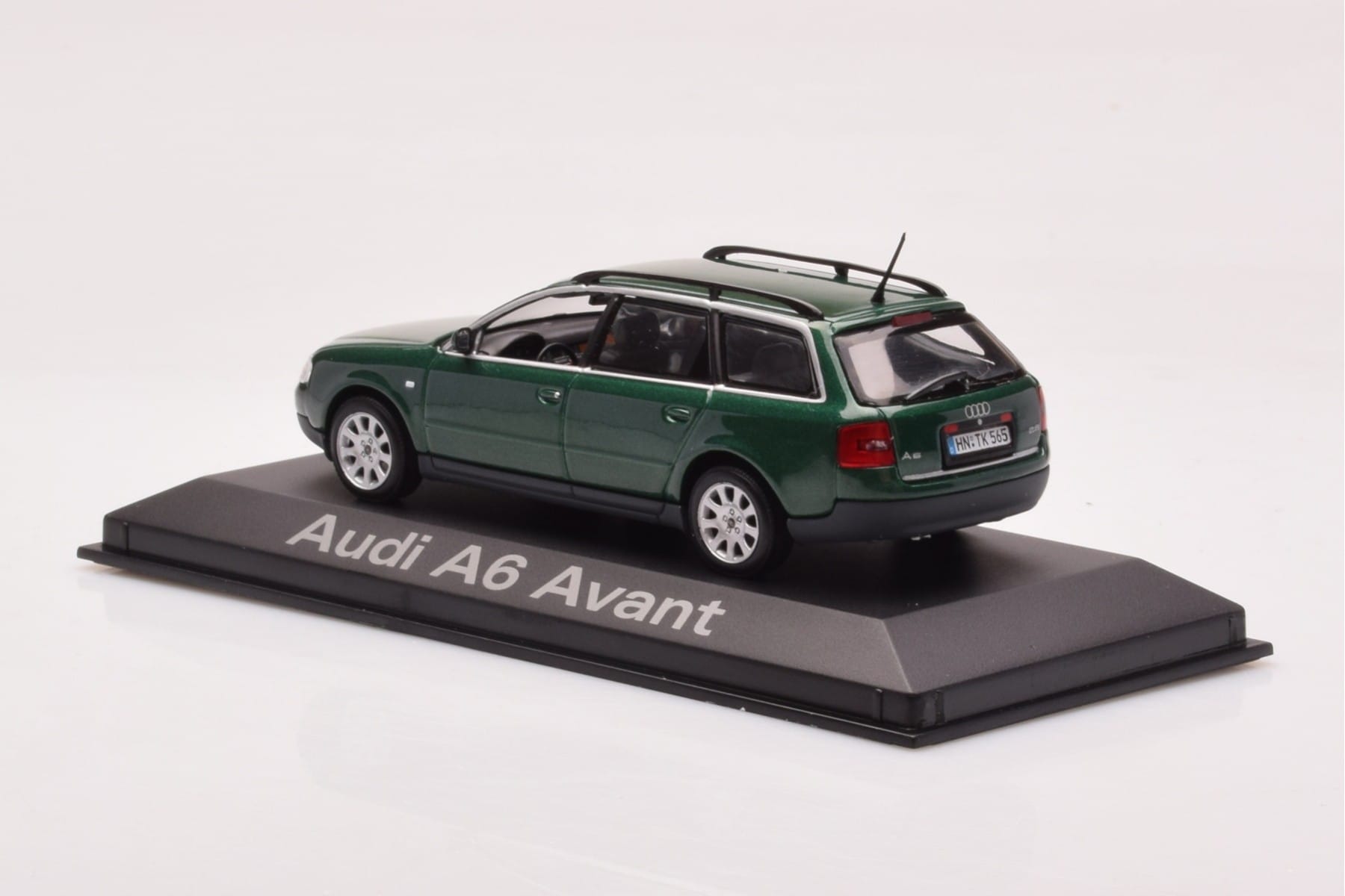 Audi A6 C5 Avant Green Minichamps 1:43 5010106213 Diecast — photo 3 of 4