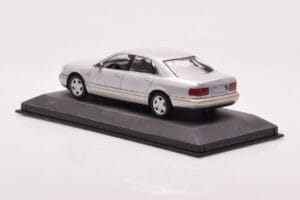 Audi A8 D2 Silver Green Strip Minichamps 1:43 AUDI-264455 Diecast — photo 3 of 4