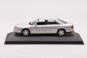 Audi A8 D2 Silver Green Strip Minichamps 1:43
