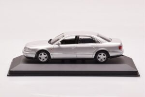 Audi A8 D2 Silver Minichamps 1:43 433013006