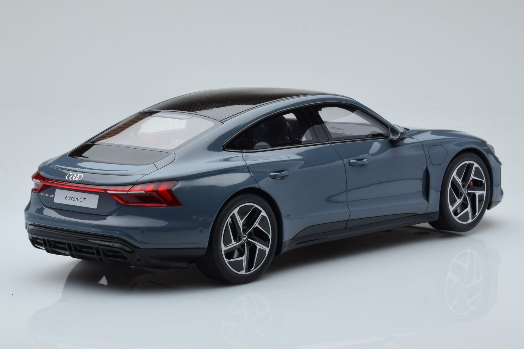 Audi E-Tron GT Grey GT Spirit 1:18 GT393 Resin — photo 2 of 6