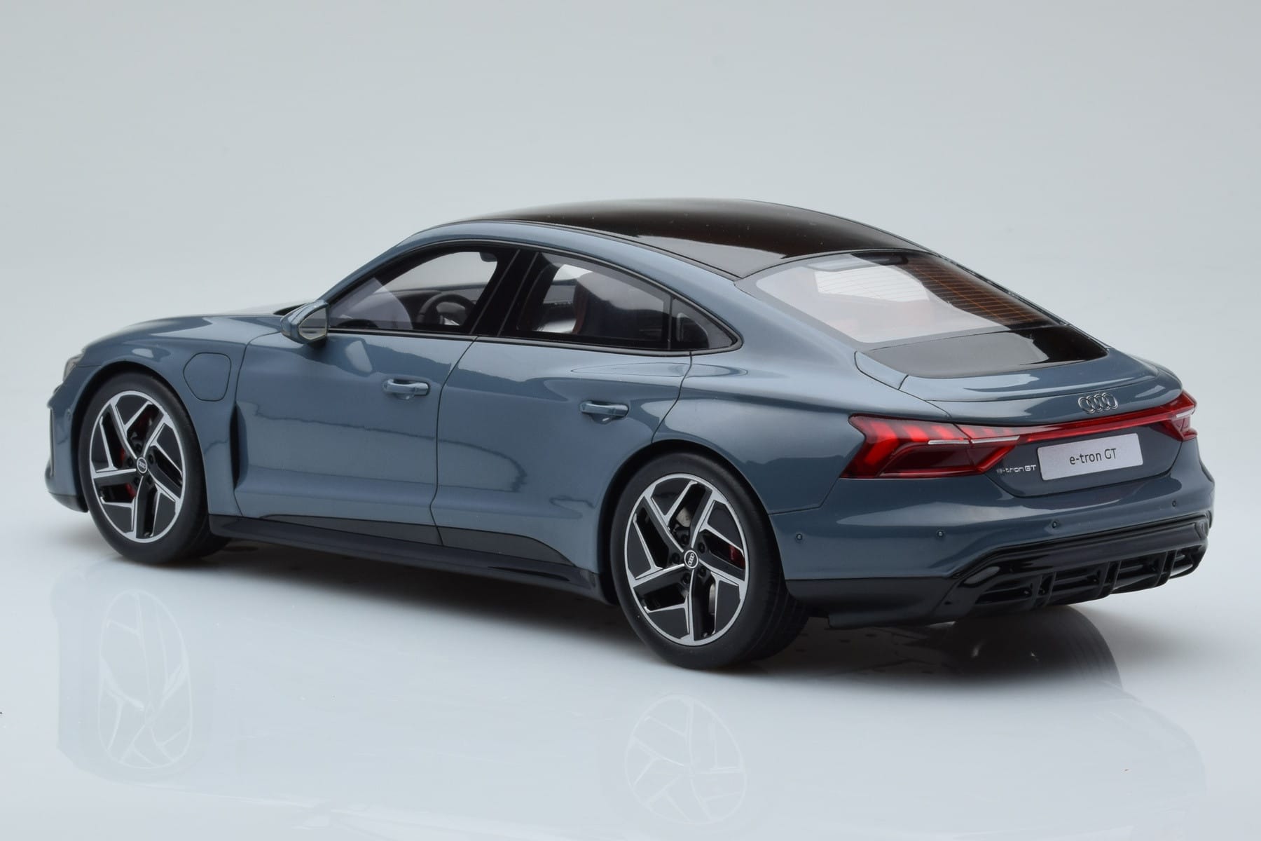 Audi E-Tron GT Grey GT Spirit 1:18 GT393 Resin — photo 5 of 6