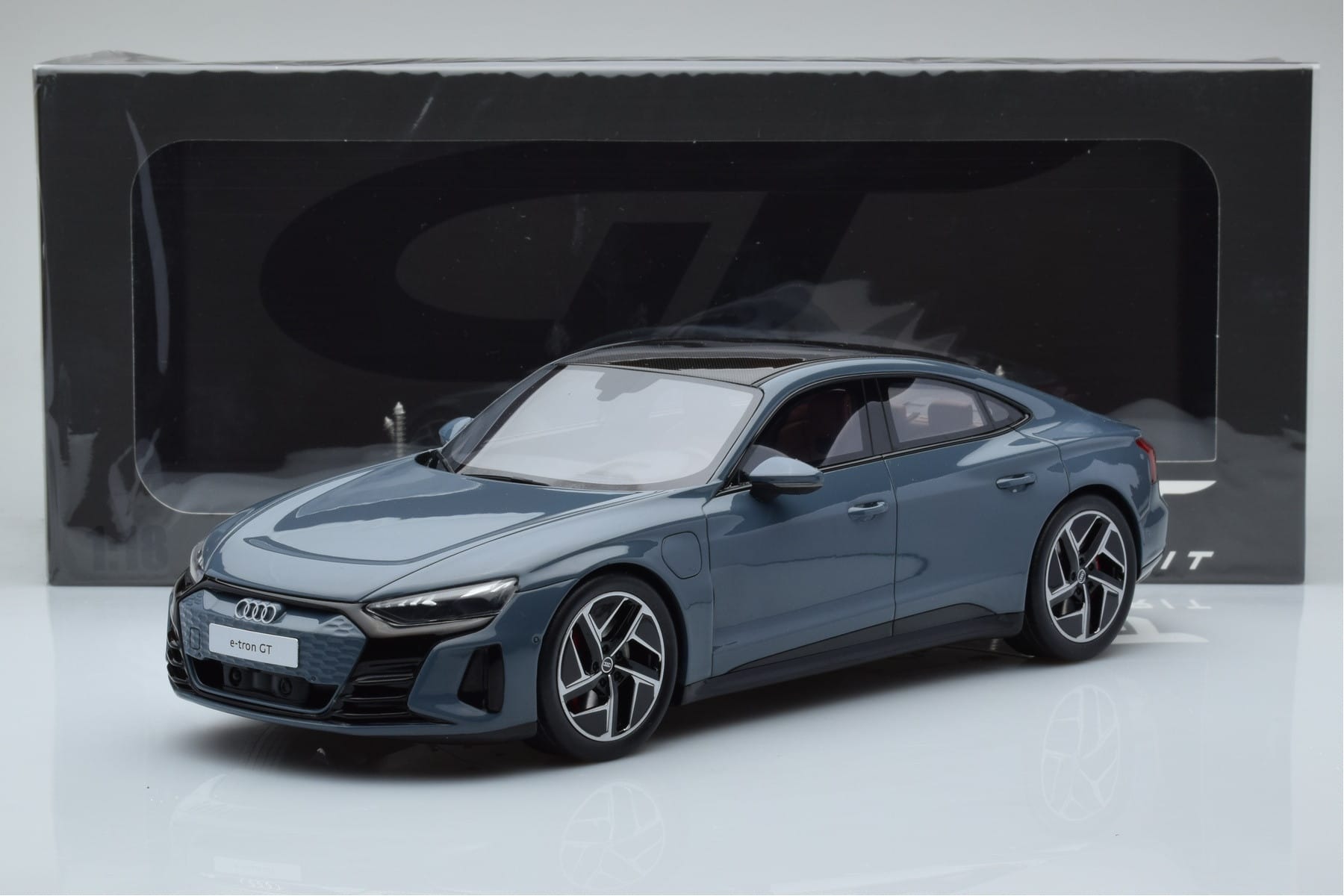 Audi E-Tron GT Grey GT Spirit 1:18 GT393 Resin — photo 6 of 6