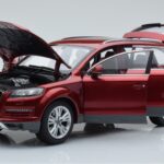 Audi Q7 4L Garnet Red Kyosho 1:18 - image 2 of 8