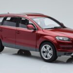 Audi Q7 4L Garnet Red Kyosho 1:18 - image 6 of 8