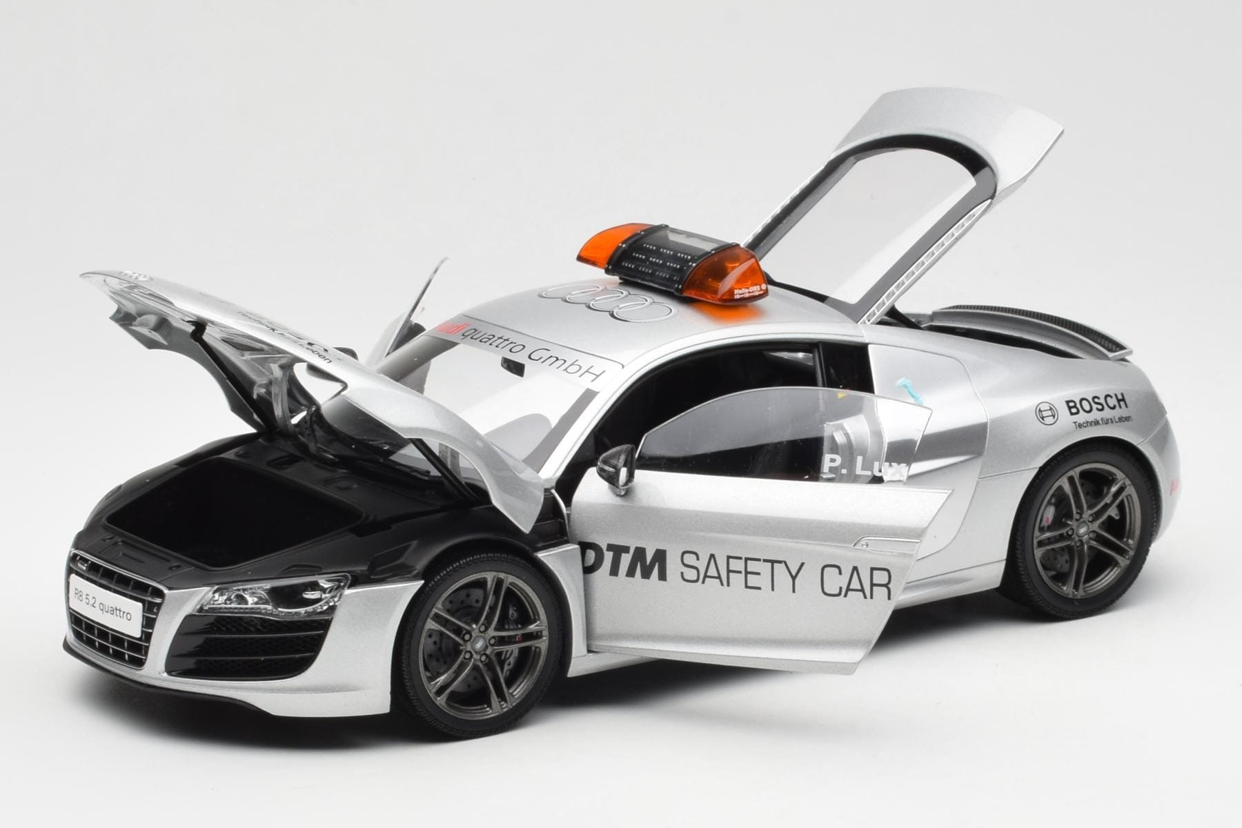 Audi R8 5.2 DTM Safety Car 2010 Kyosho 1:18 09216DTM Diecast — photo 2 of 8