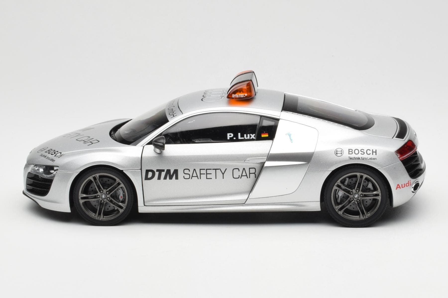 Audi R8 5.2 DTM Safety Car 2010 Kyosho 1:18 09216DTM Diecast — photo 4 of 8