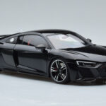 Audi R8 Performance Black Kengfai 1:18 - image 6 of 10