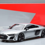 Audi R8 Performance Silver Kengfai 1:18 - image 10 of 10