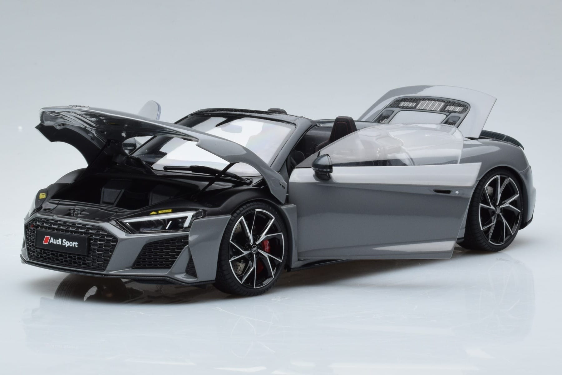 Audi R8 Spyder Performance Nardo Grey Kengfai 1:18 VAKF-0352 Diecast — photo 2 of 11