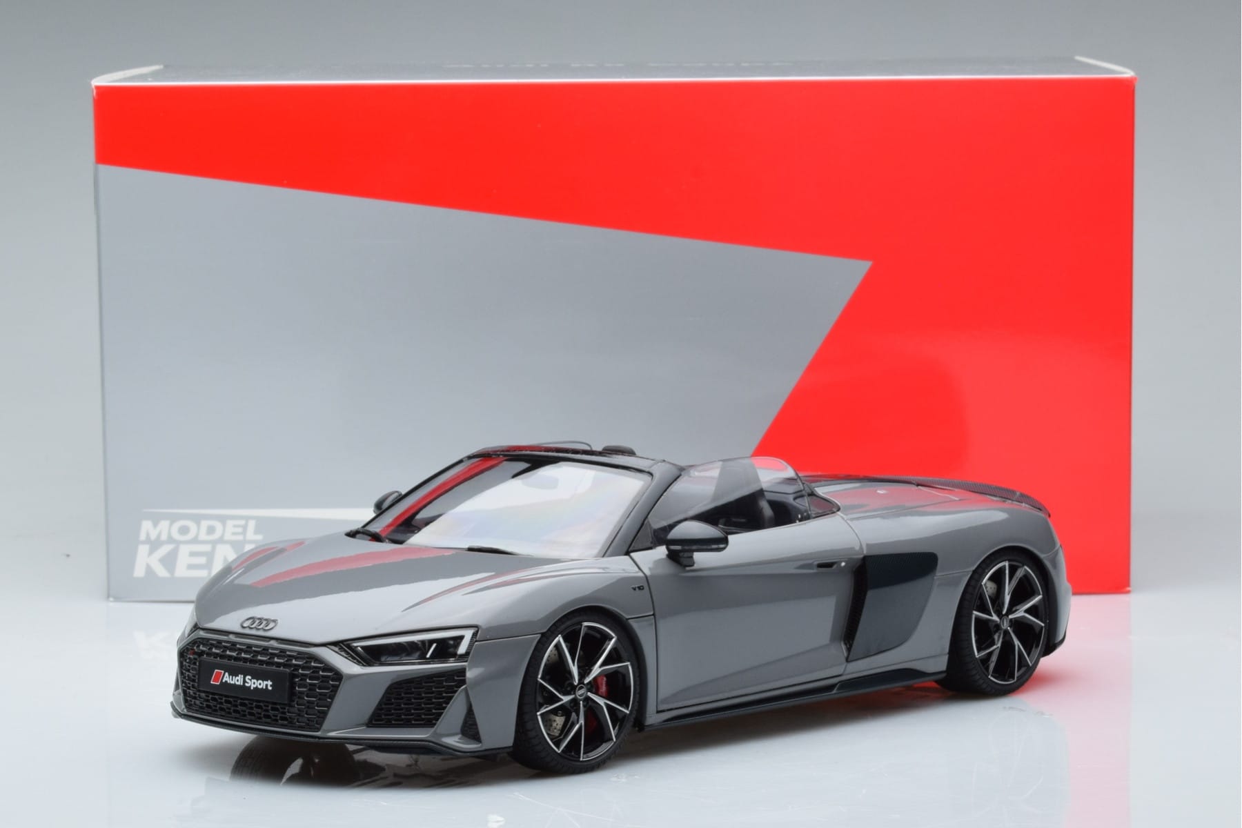 Audi R8 Spyder Performance Nardo Grey Kengfai 1:18 VAKF-0352 Diecast — photo 11 of 11