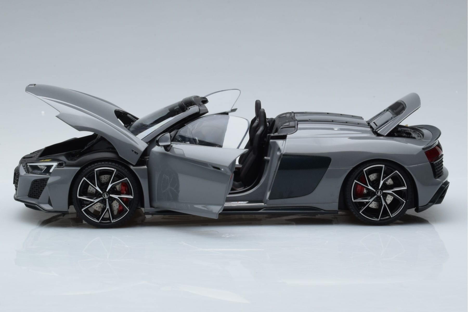 Audi R8 Spyder Performance Nardo Grey Kengfai 1:18 VAKF-0352 Diecast — photo 4 of 11