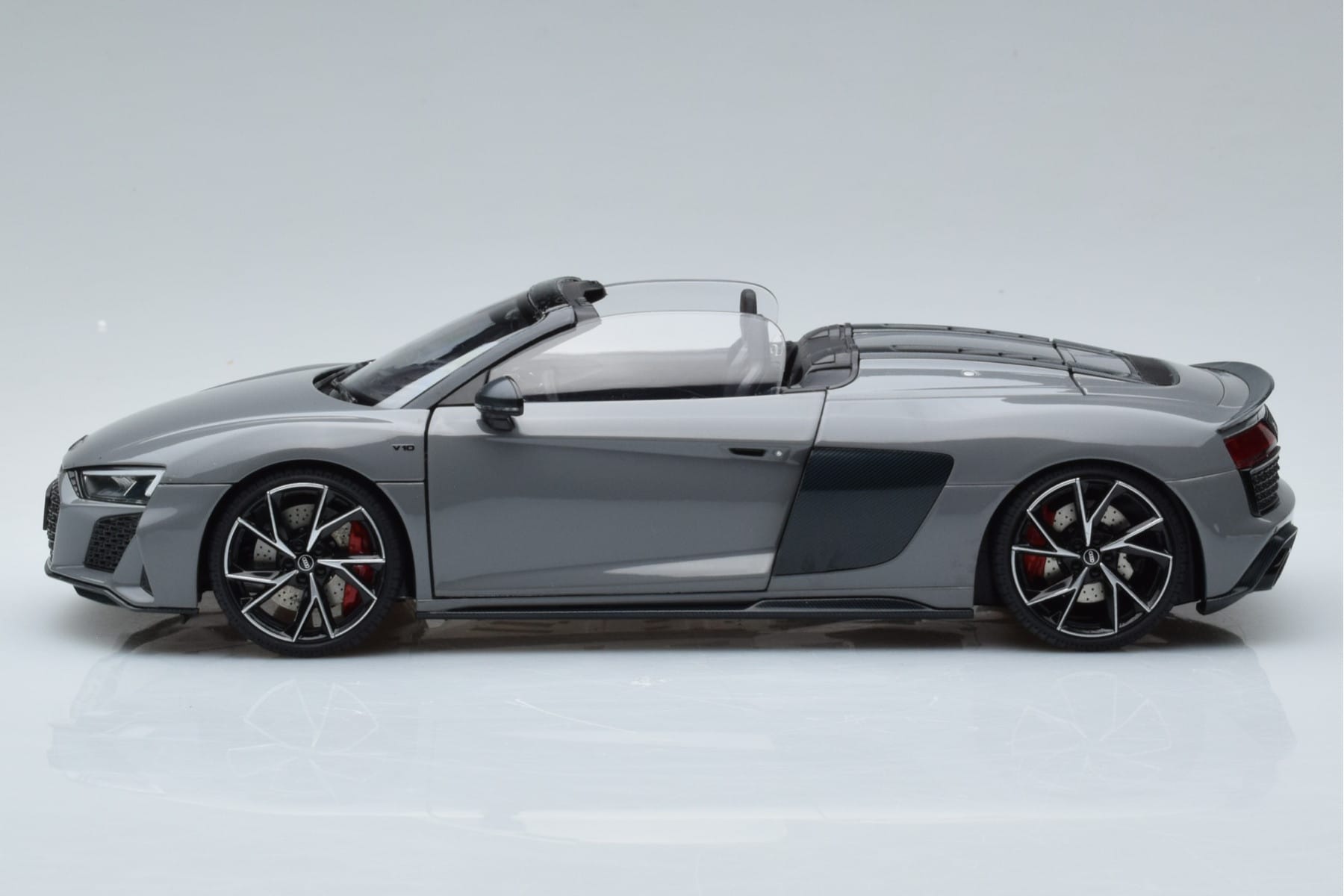 Audi R8 Spyder Performance Nardo Grey Kengfai 1:18 VAKF-0352 Diecast — photo 6 of 11