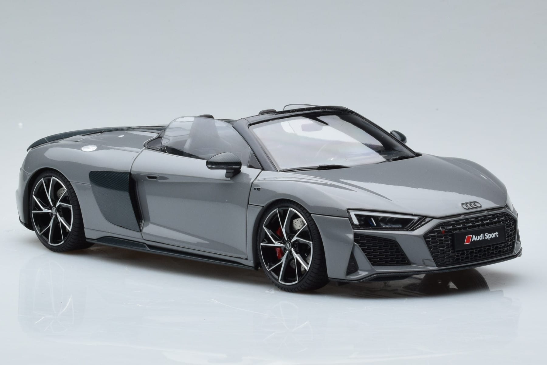 Audi R8 Spyder Performance Nardo Grey Kengfai 1:18 VAKF-0352 Diecast — photo 7 of 11