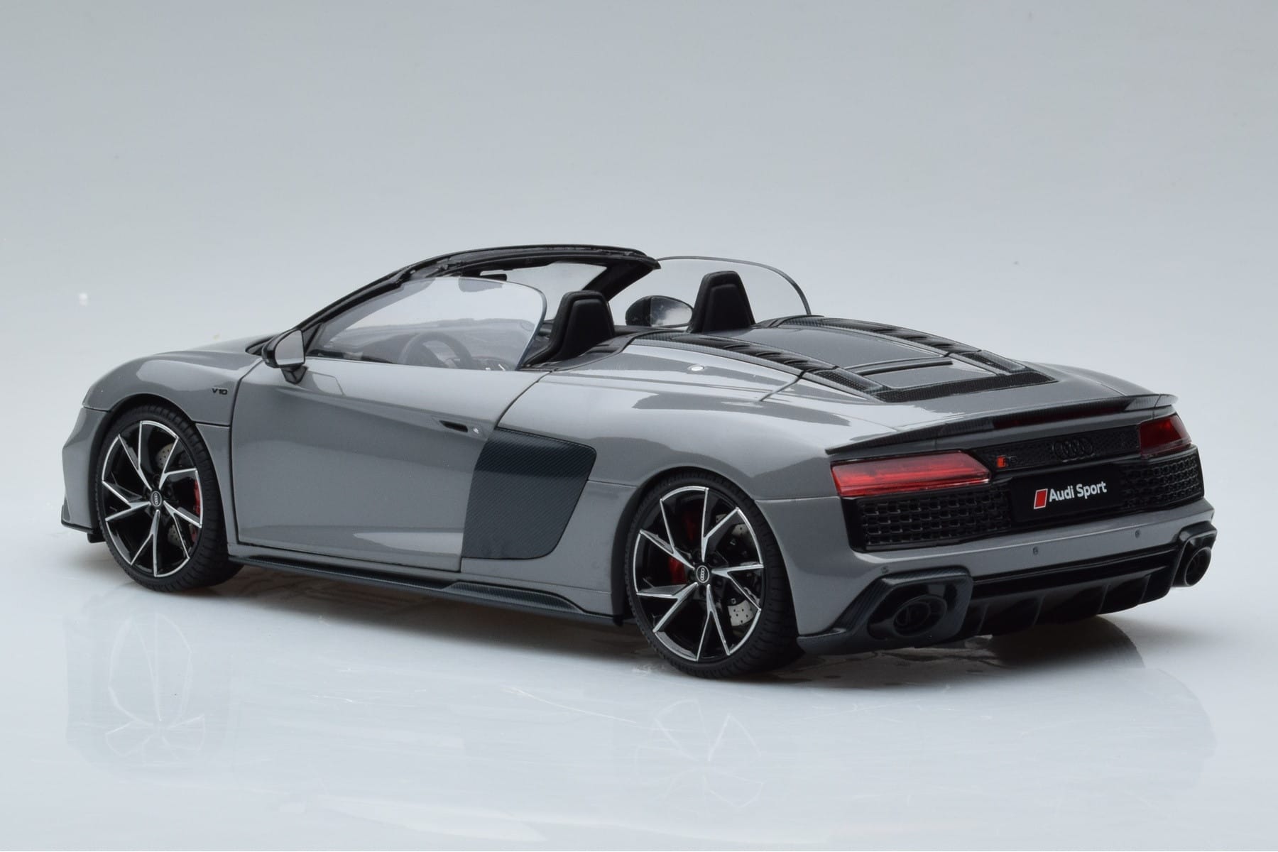Audi R8 Spyder Performance Nardo Grey Kengfai 1:18 VAKF-0352 Diecast — photo 8 of 11
