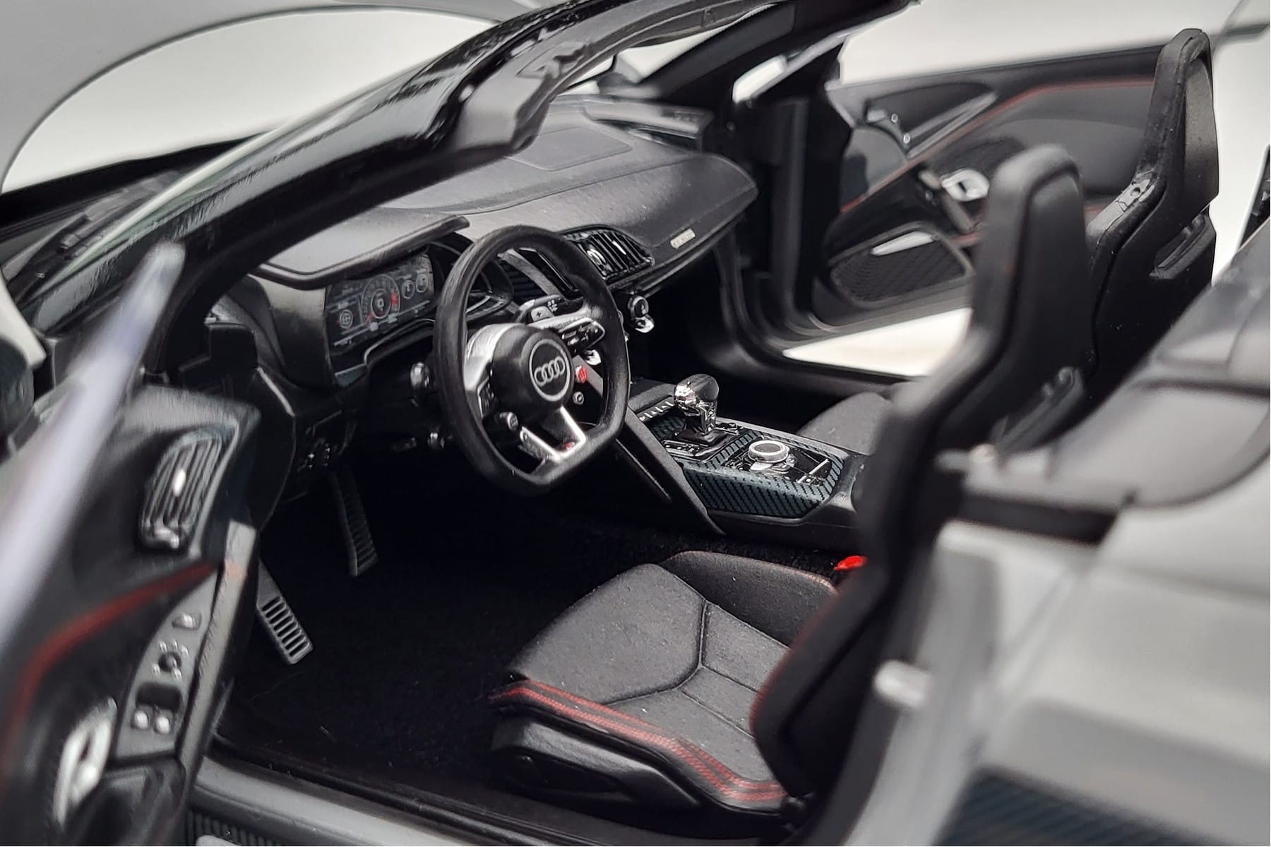Audi R8 Spyder Performance Nardo Grey Kengfai 1:18 VAKF-0352 Diecast — photo 9 of 11