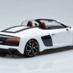 Audi R8 Spyder Performance White Kengfai 1:18 - image 3 of 11