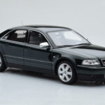 Audi S8 D2 Green Otto 1:18 - image 4 of 6