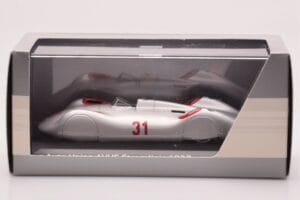 Auto Union Stromlinie #31 AVUS 1937 Silver Minichamps 1:43 5030900503 Diecast — photo 4 of 4