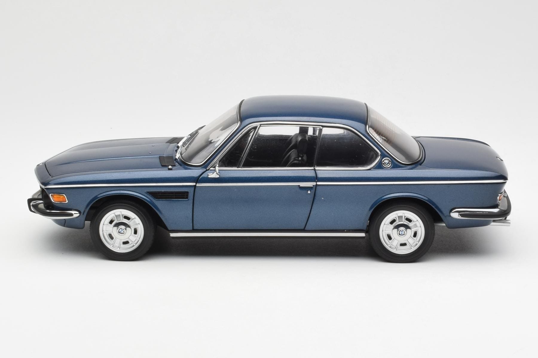 BMW 3.0 CSi E9 Blue Metallic AUTOart 1:18 70672 Diecast — photo 4 of 8