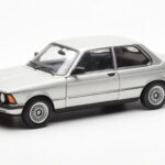 BMW 323i E21 Aspen Silver AUTOart 1:18
