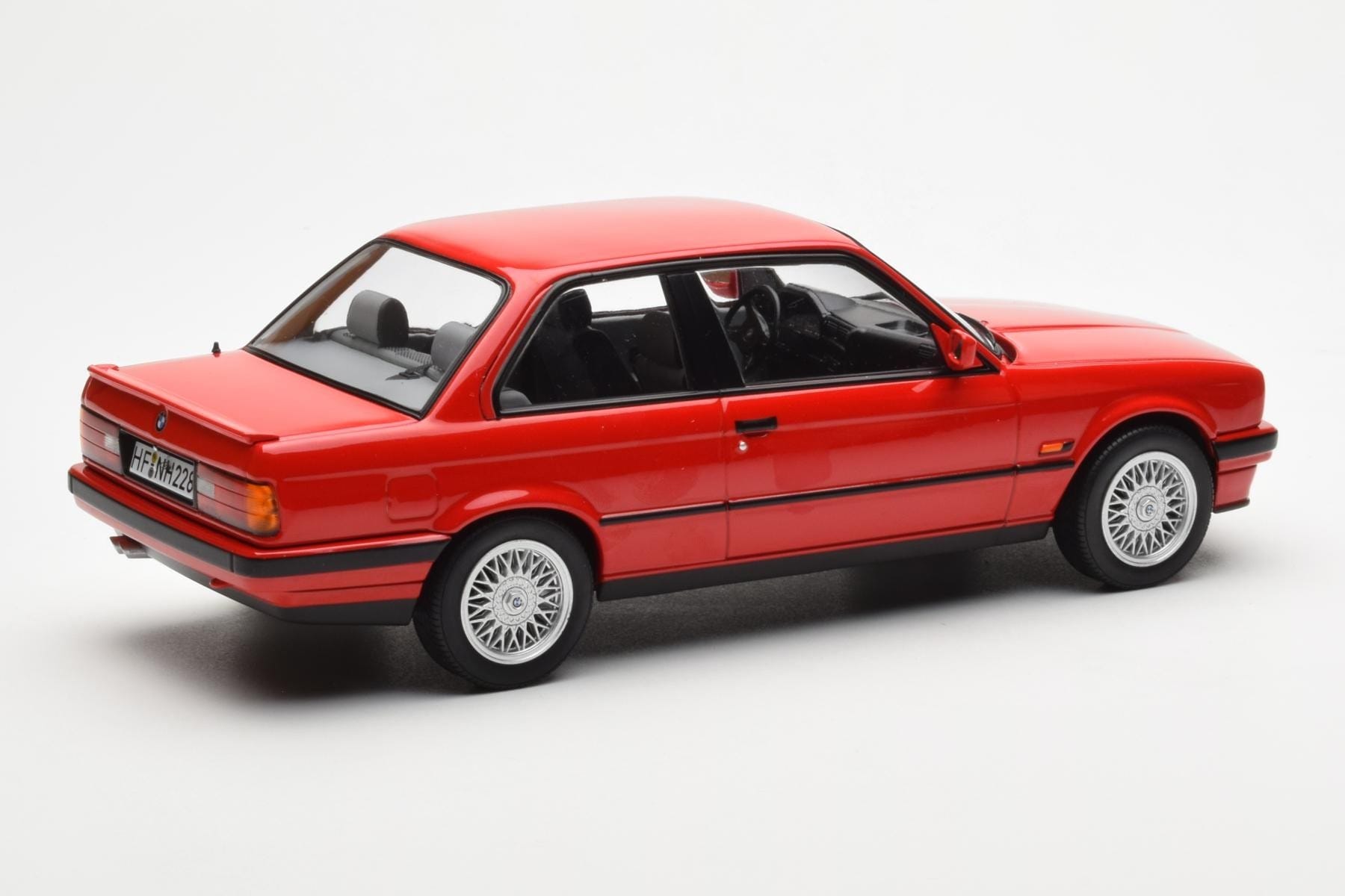 BMW 325i E30 Red Norev 1:18 183202 Diecast — photo 2 of 6