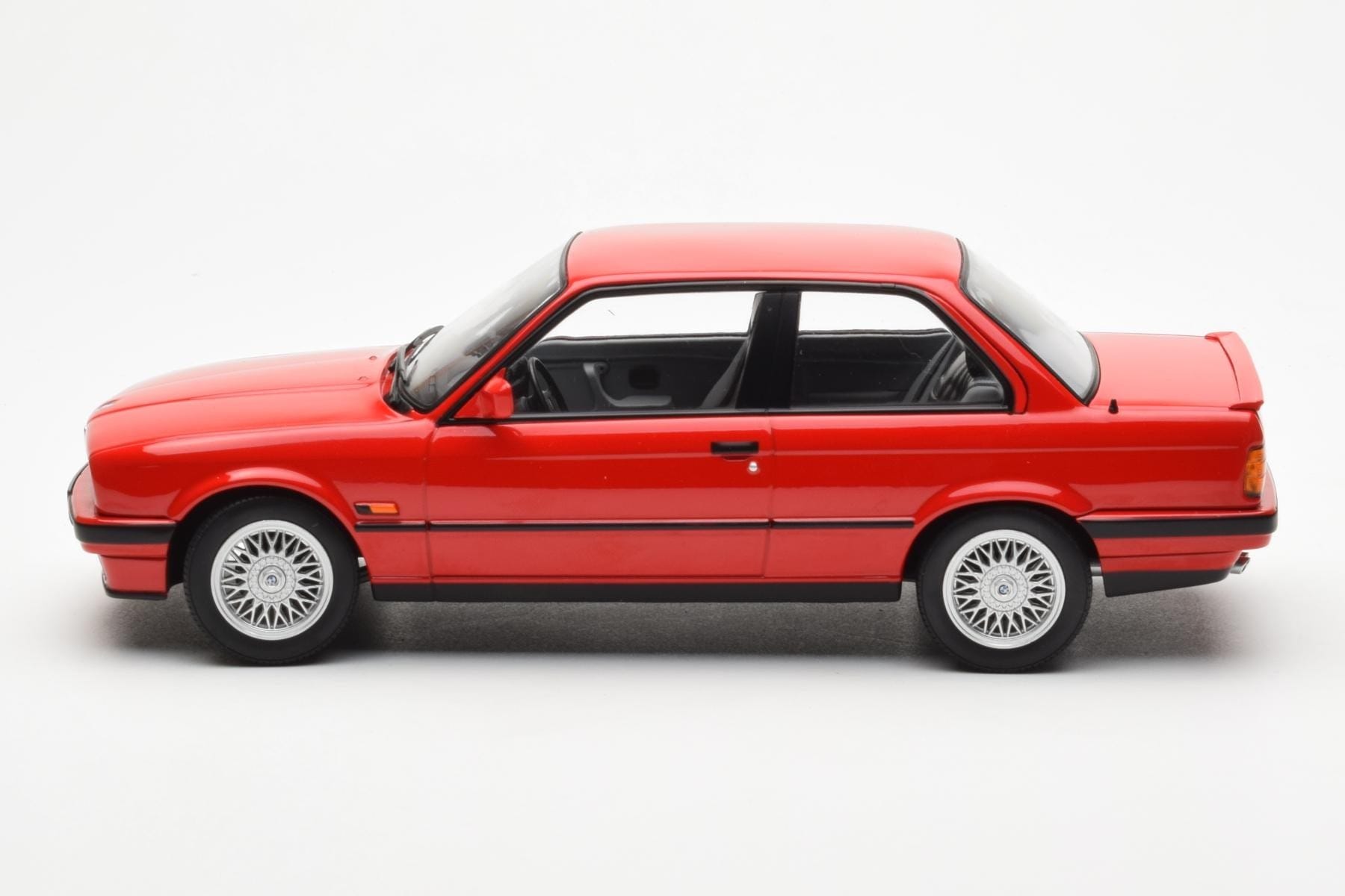 BMW 325i E30 Red Norev 1:18 183202 Diecast — photo 3 of 6