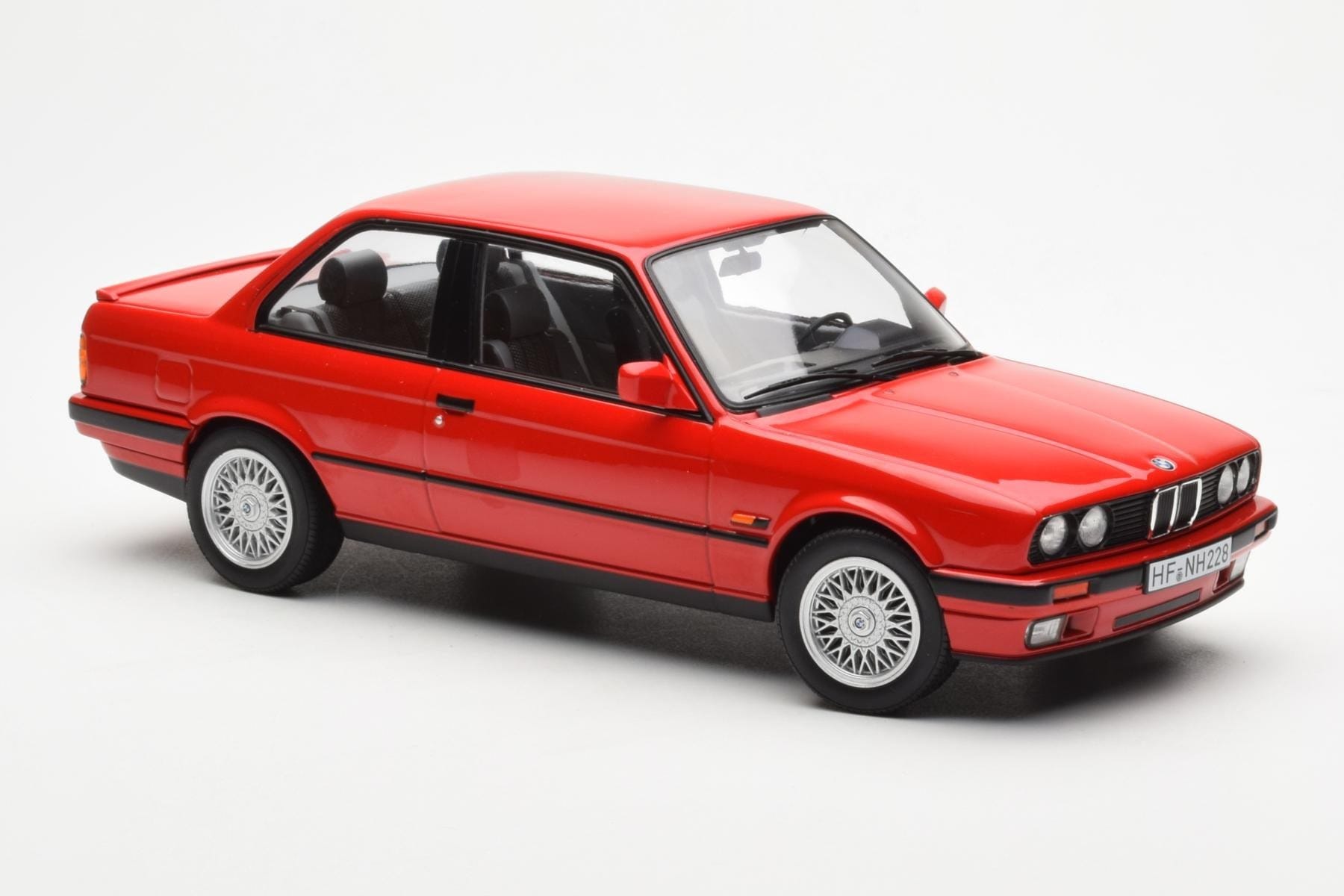 BMW 325i E30 Red Norev 1:18 183202 Diecast — photo 4 of 6