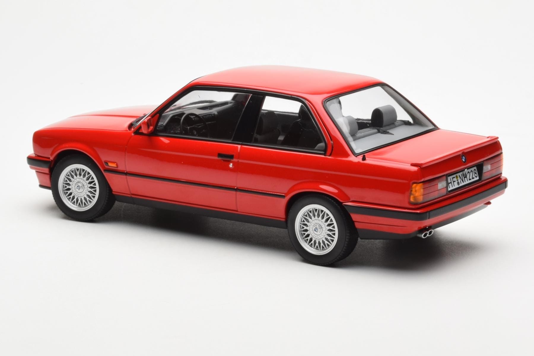 BMW 325i E30 Red Norev 1:18 183202 Diecast — photo 5 of 6